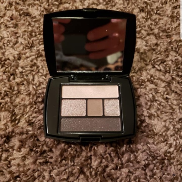 Makeup - Picture 2 of 2